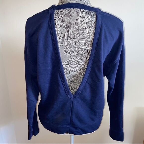 Nike Dri-Fit Versa Long Sleeve Open Back crewneck - Picture 8 of 12